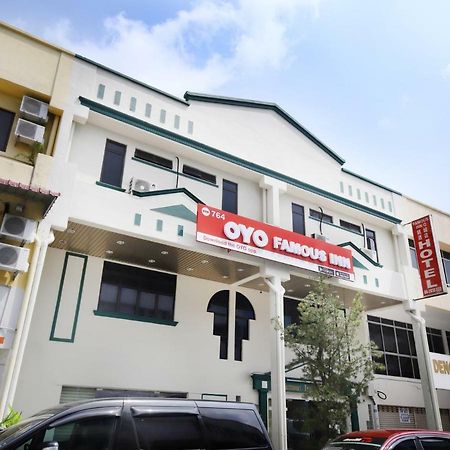 Malacca Oyo 764 Hotel Famous Inn מראה חיצוני תמונה