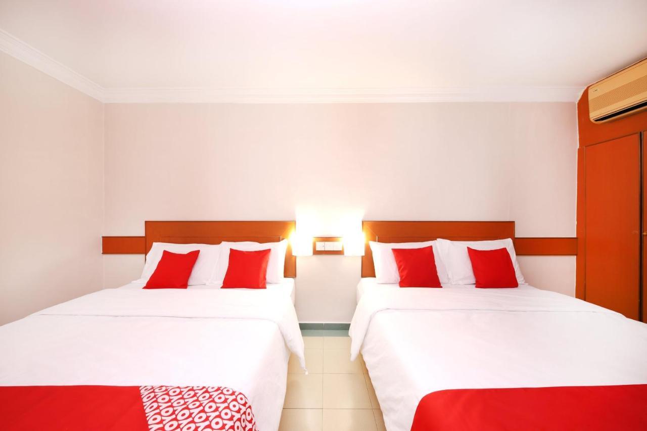 Malacca Oyo 764 Hotel Famous Inn מראה חיצוני תמונה