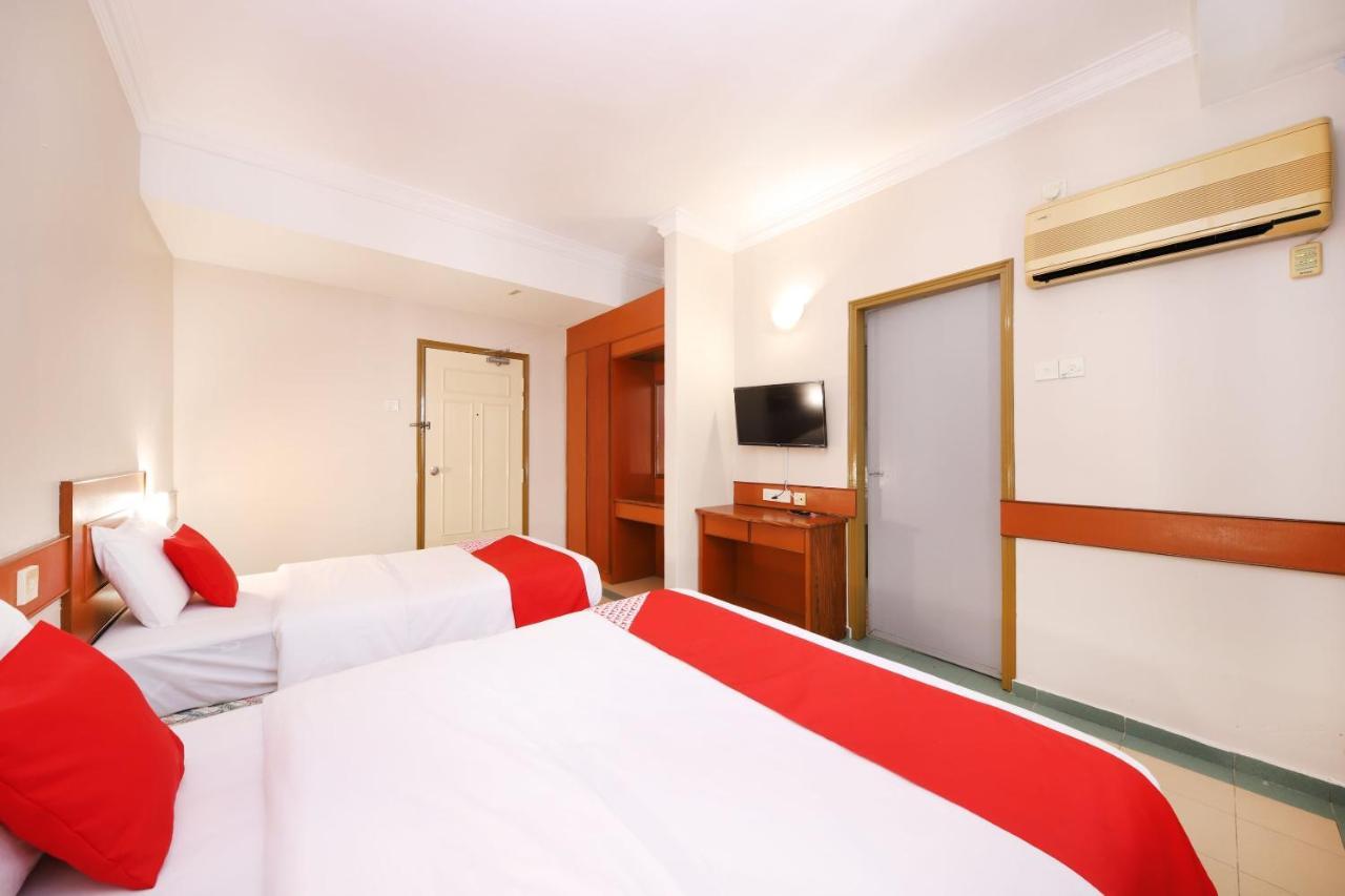 Malacca Oyo 764 Hotel Famous Inn מראה חיצוני תמונה