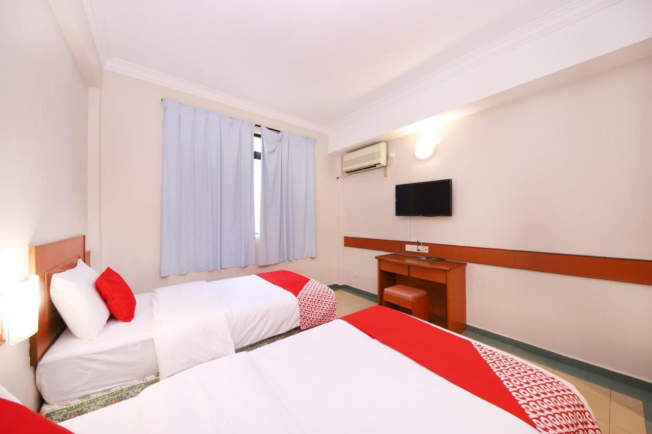 Malacca Oyo 764 Hotel Famous Inn מראה חיצוני תמונה