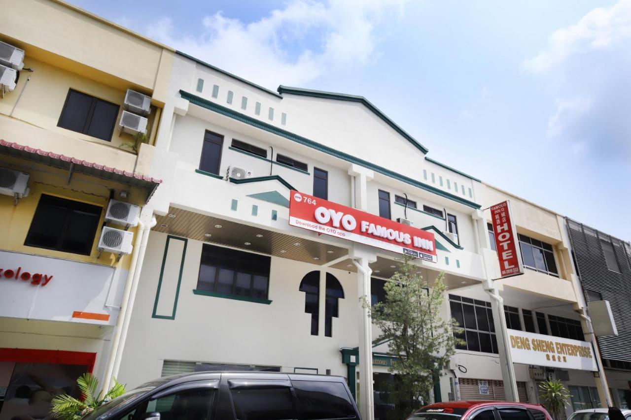Malacca Oyo 764 Hotel Famous Inn מראה חיצוני תמונה