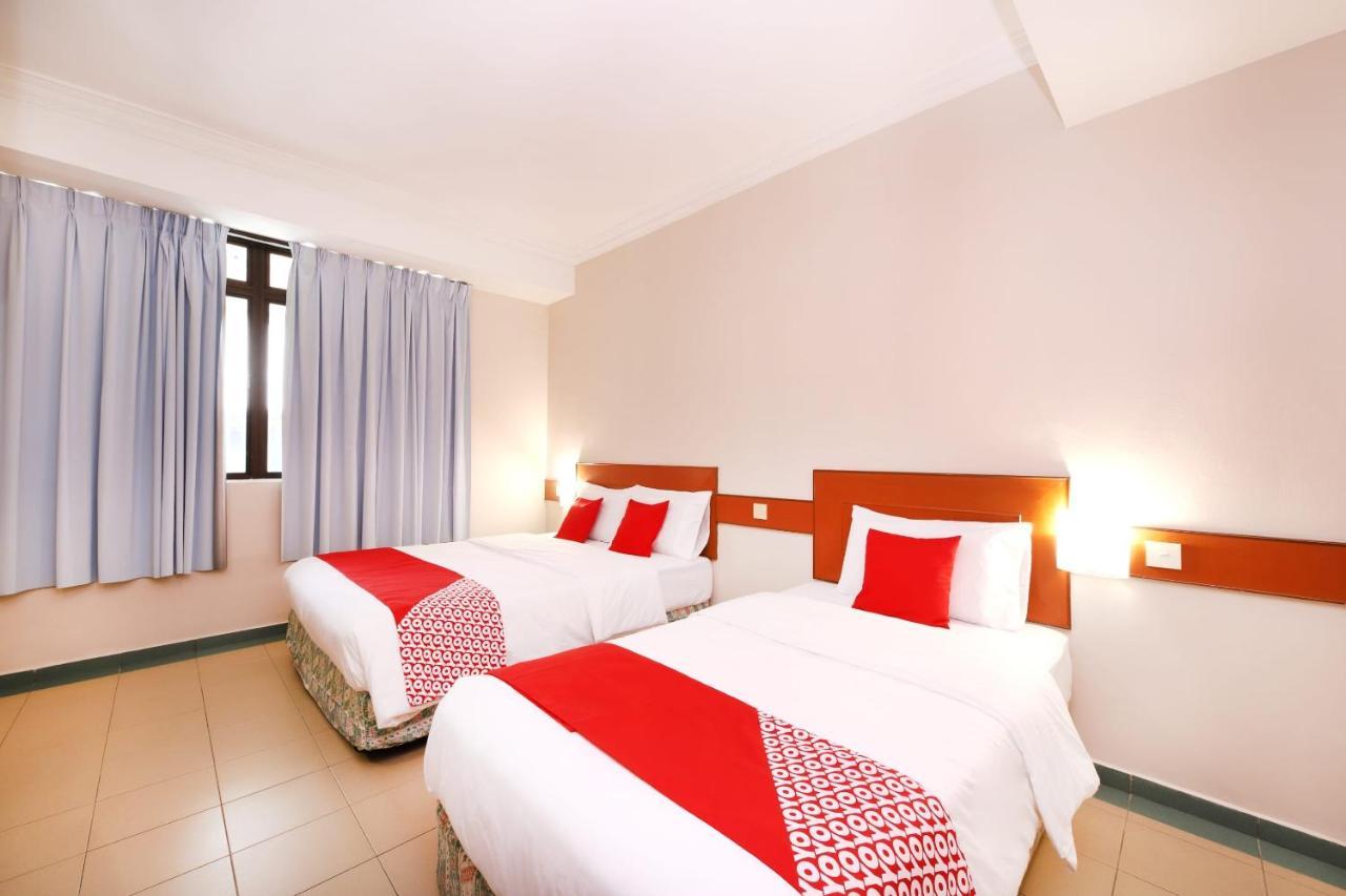 Malacca Oyo 764 Hotel Famous Inn מראה חיצוני תמונה
