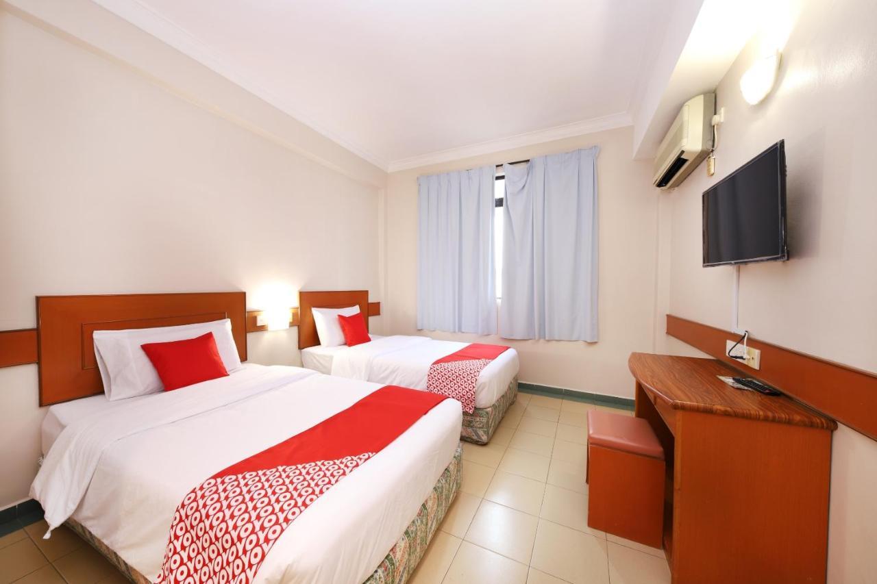 Malacca Oyo 764 Hotel Famous Inn מראה חיצוני תמונה