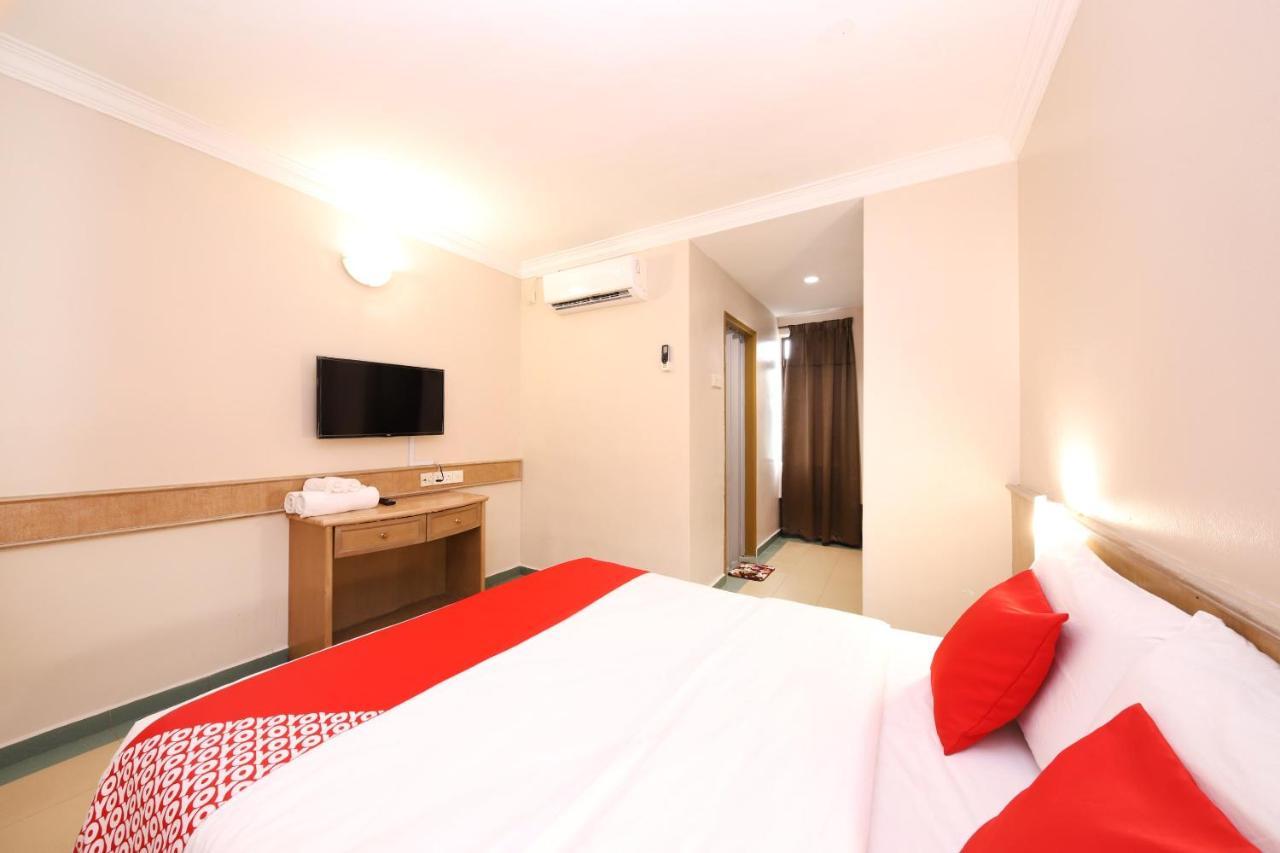 Malacca Oyo 764 Hotel Famous Inn מראה חיצוני תמונה