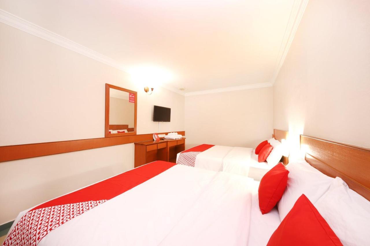 Malacca Oyo 764 Hotel Famous Inn מראה חיצוני תמונה