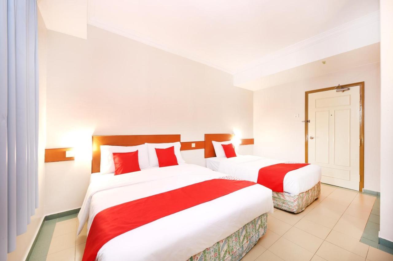 Malacca Oyo 764 Hotel Famous Inn מראה חיצוני תמונה