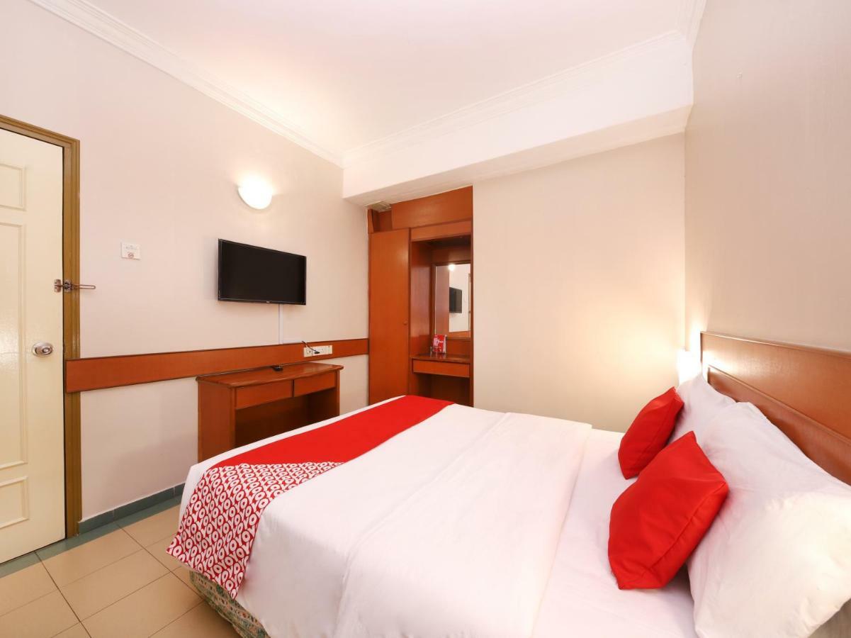 Malacca Oyo 764 Hotel Famous Inn מראה חיצוני תמונה