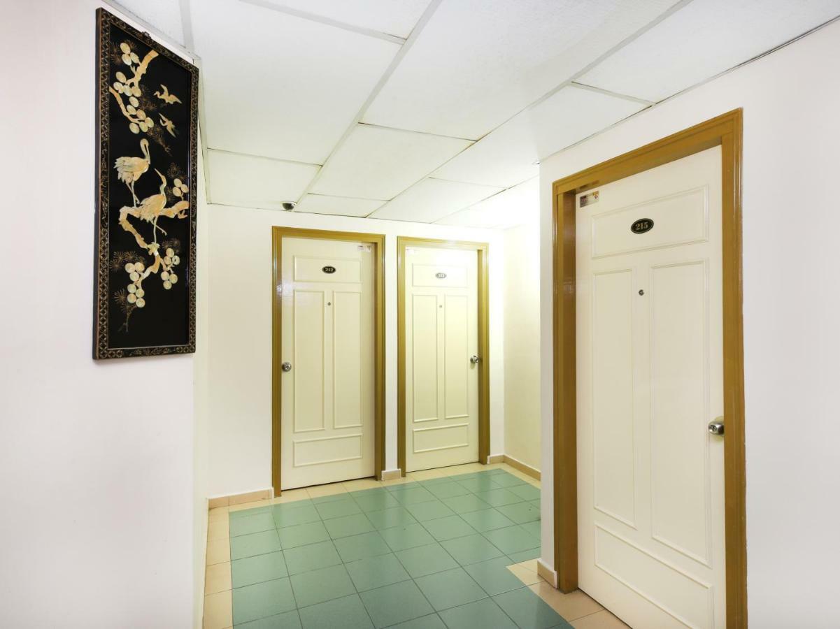 Malacca Oyo 764 Hotel Famous Inn מראה חיצוני תמונה