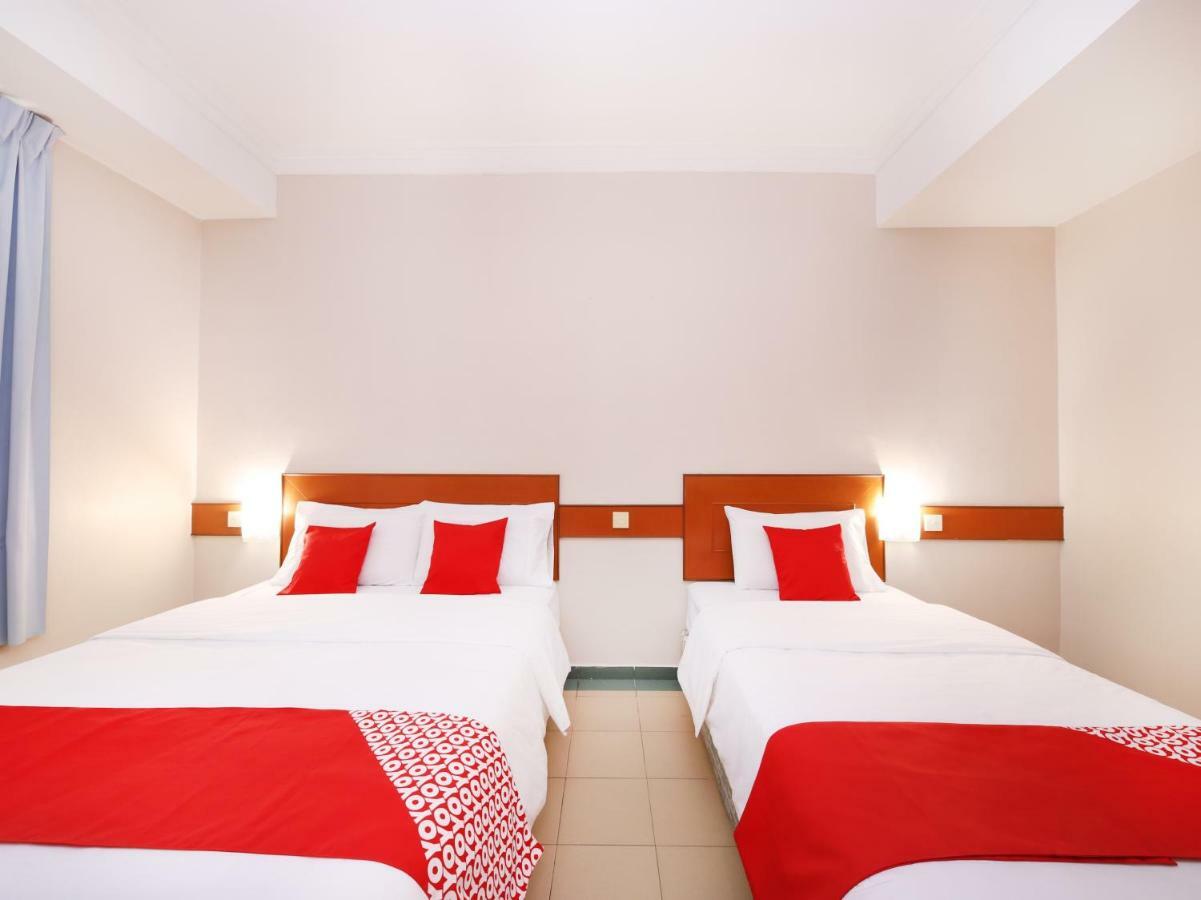 Malacca Oyo 764 Hotel Famous Inn מראה חיצוני תמונה