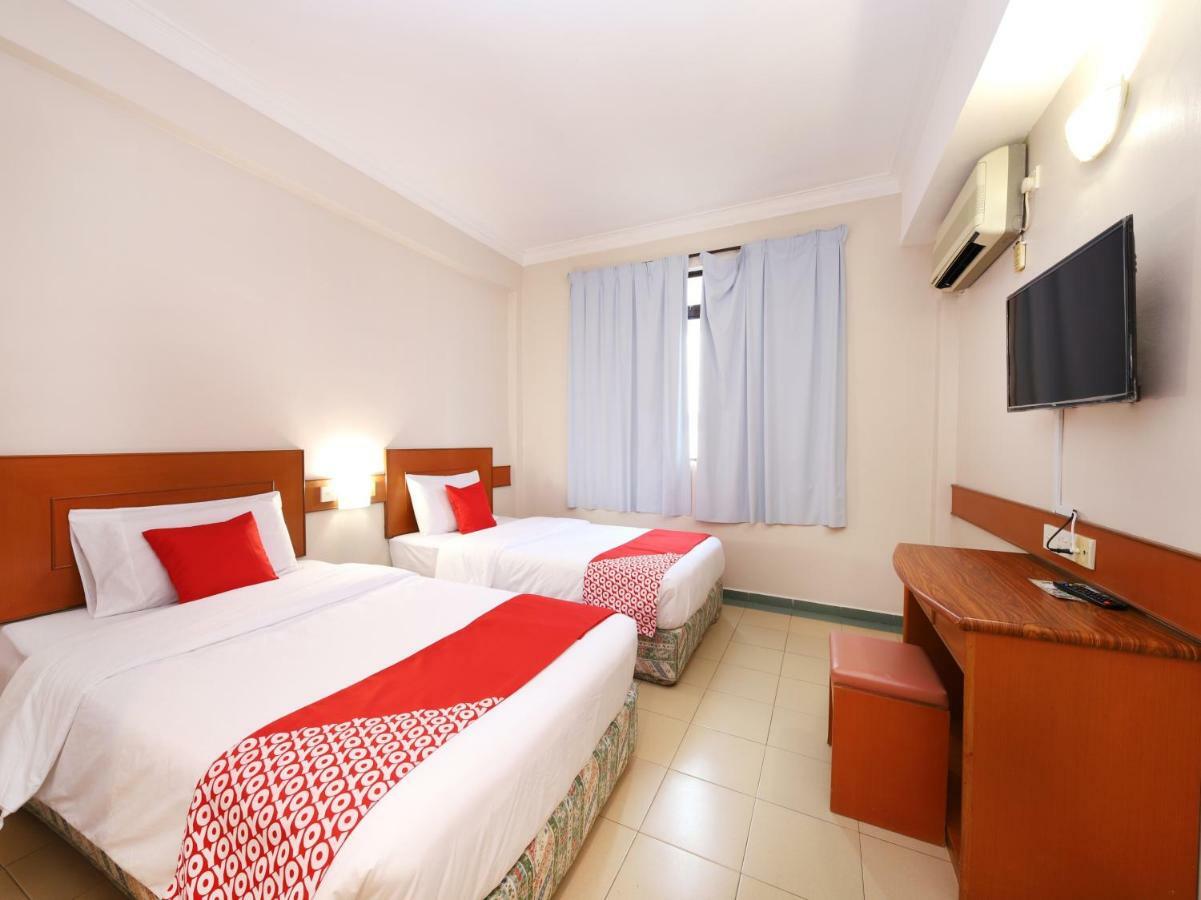 Malacca Oyo 764 Hotel Famous Inn מראה חיצוני תמונה