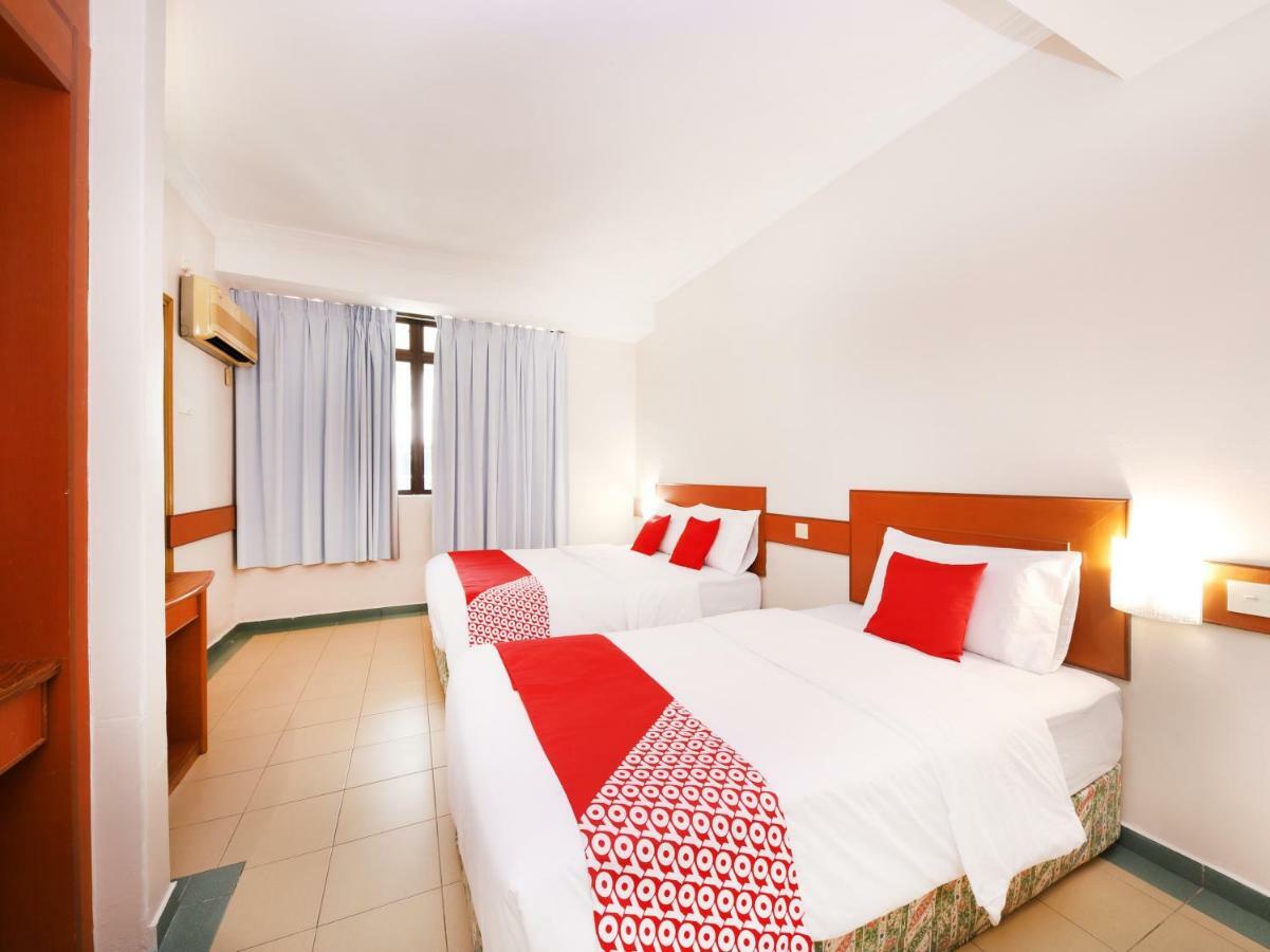 Malacca Oyo 764 Hotel Famous Inn מראה חיצוני תמונה